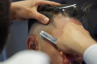 Coupe homme : tendances, techniques et prix en salon